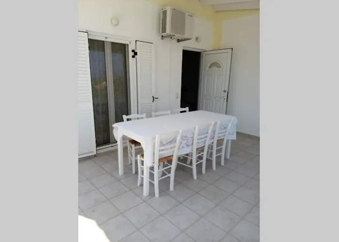 Marinis House Villa *